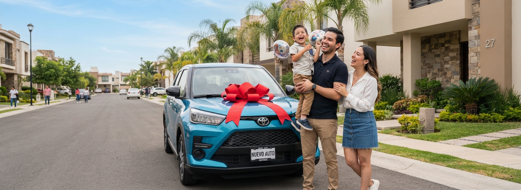 Familia estrenando auto nuevo